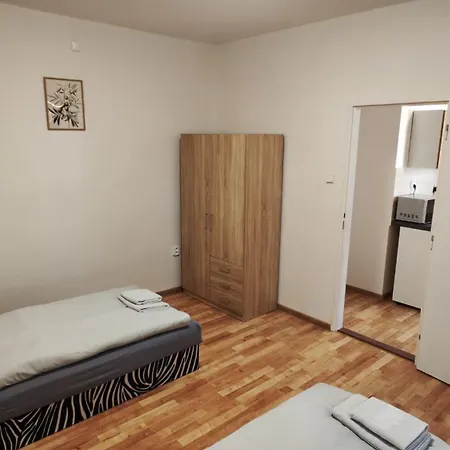 Pro 4 Osoby, Litvinov L2 Appartement Most